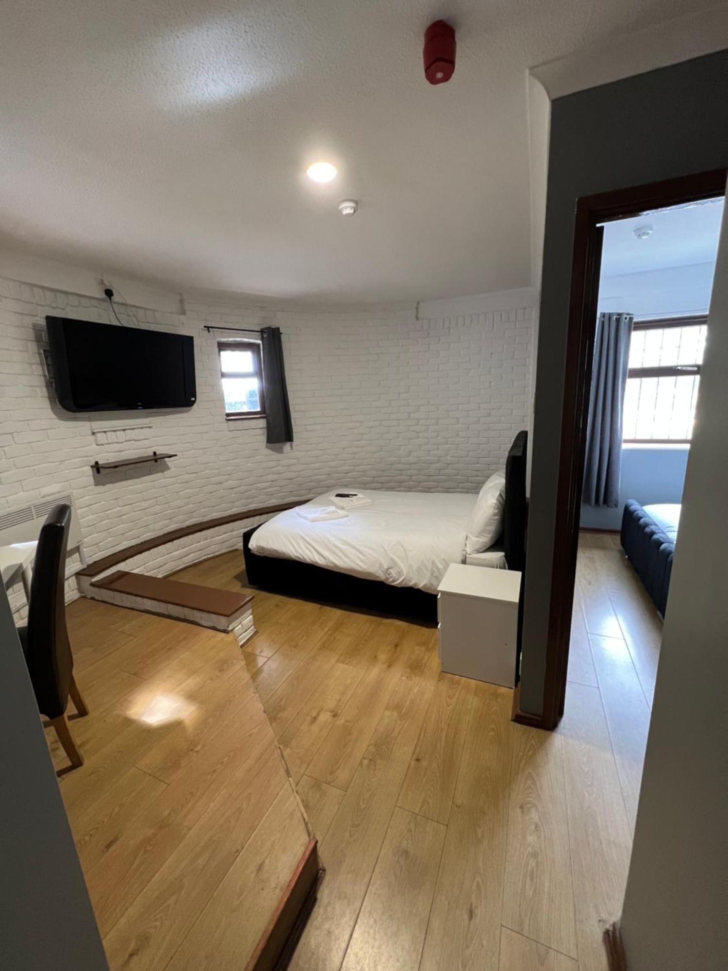 Oyo Stay Inn Express, Cambridge Papworth Everard エクステリア 写真