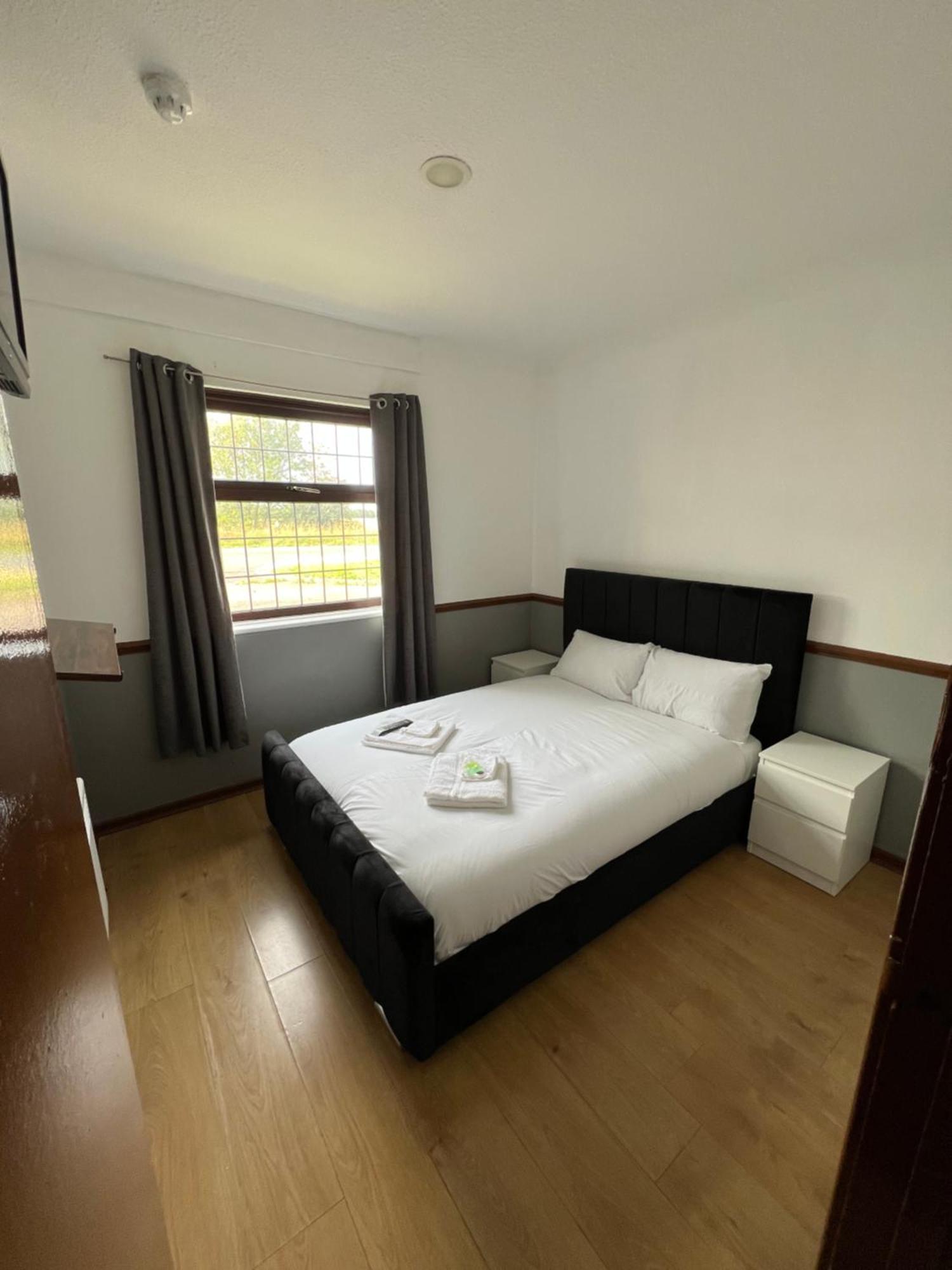 Oyo Stay Inn Express, Cambridge Papworth Everard エクステリア 写真