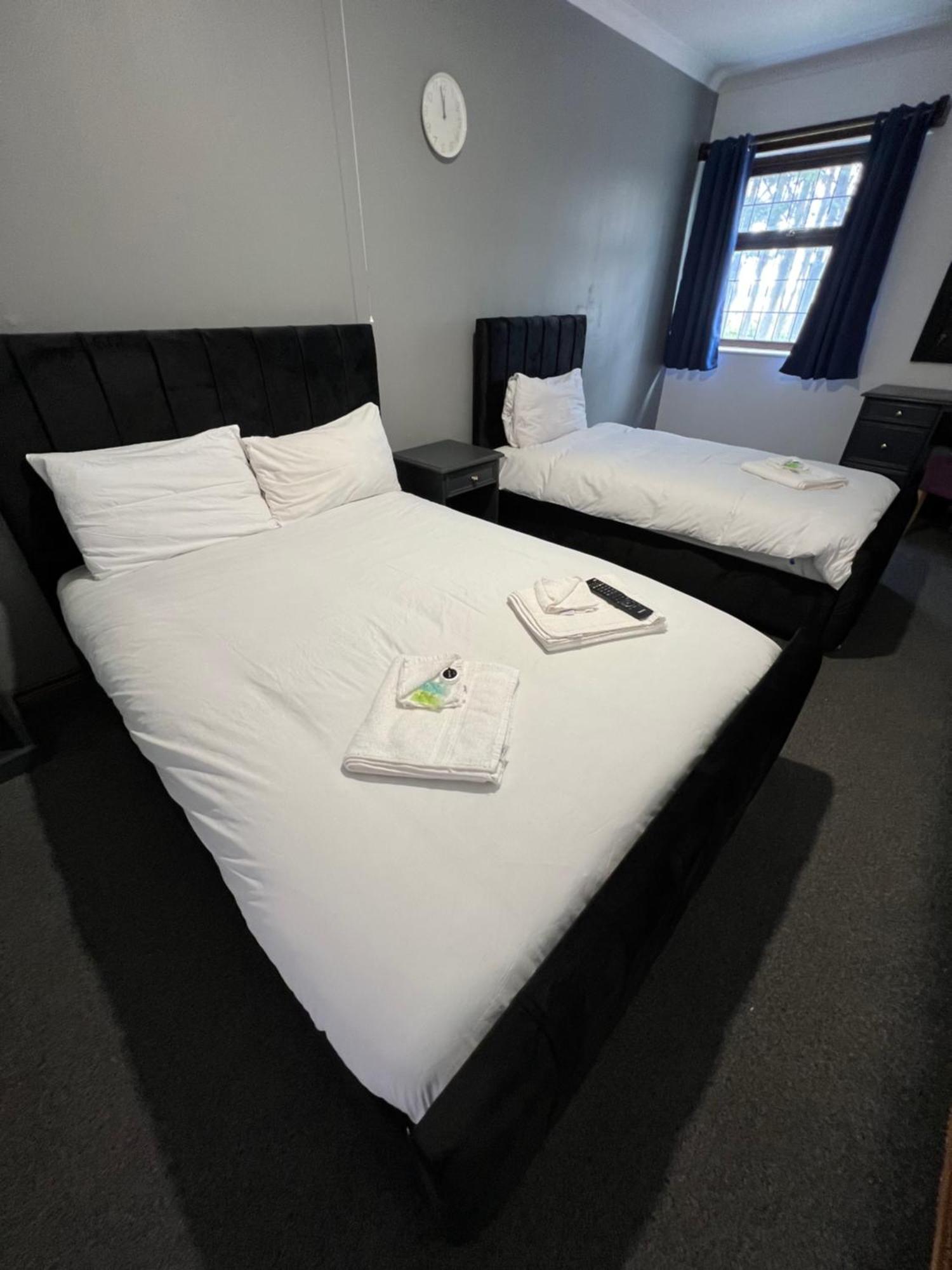 Oyo Stay Inn Express, Cambridge Papworth Everard エクステリア 写真