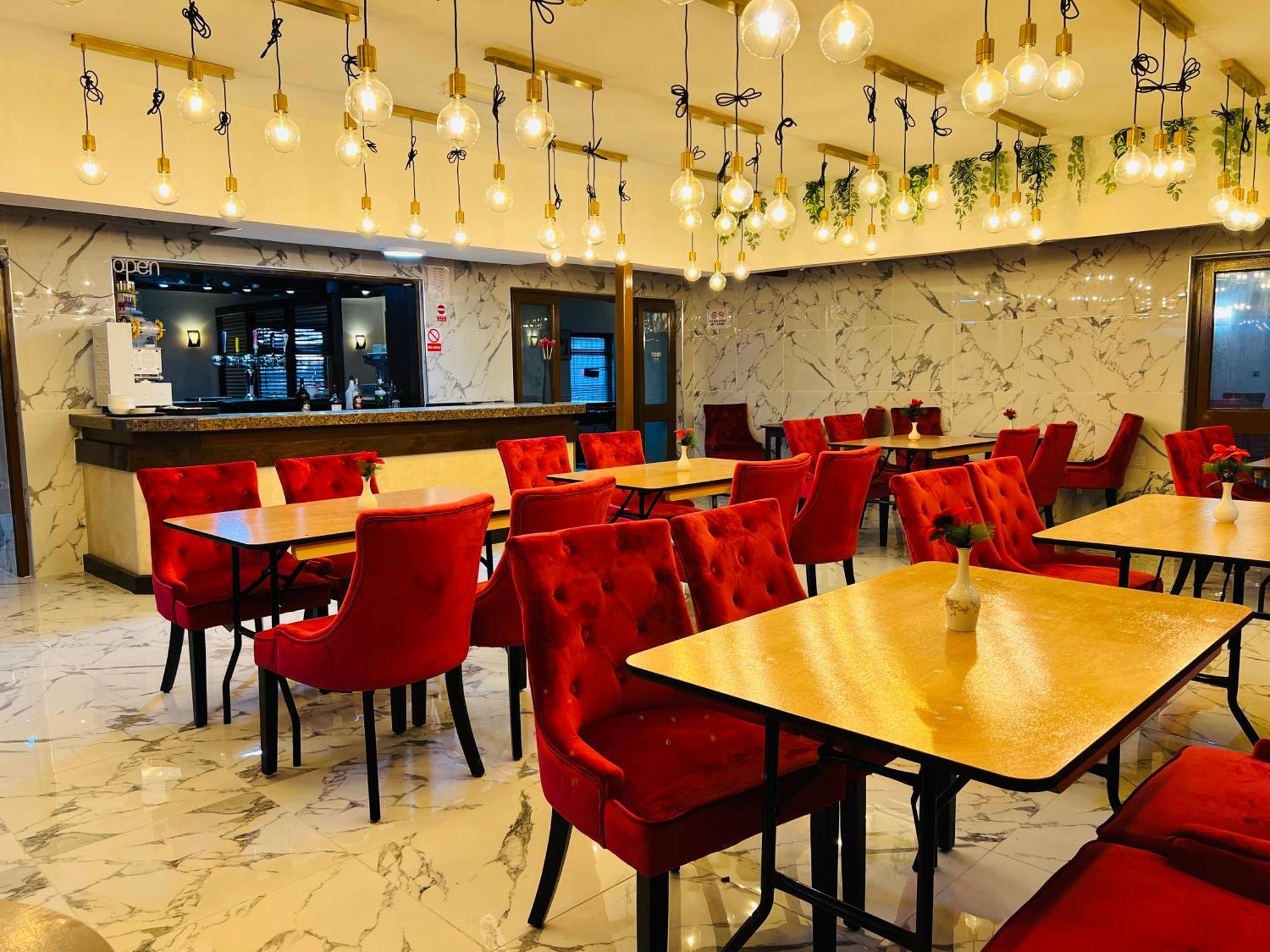 Oyo Stay Inn Express, Cambridge Papworth Everard エクステリア 写真